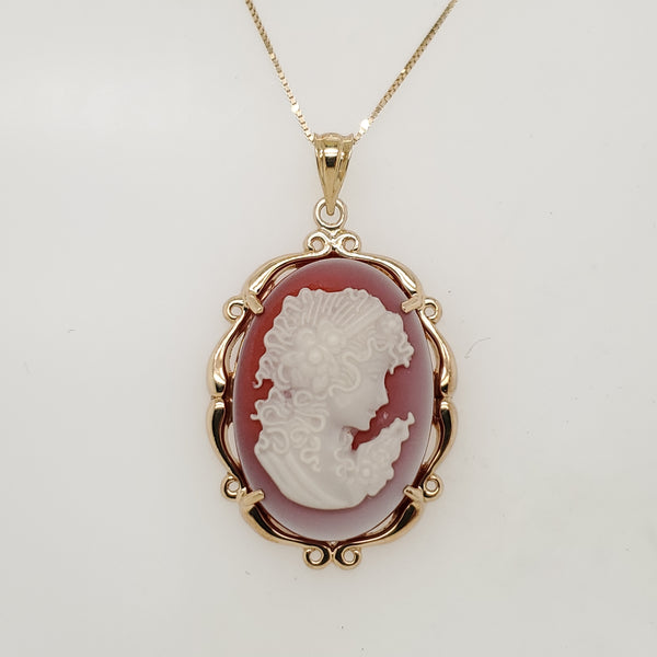 10kt Yellow Gold Carved Hard Stone Cameo Pendant