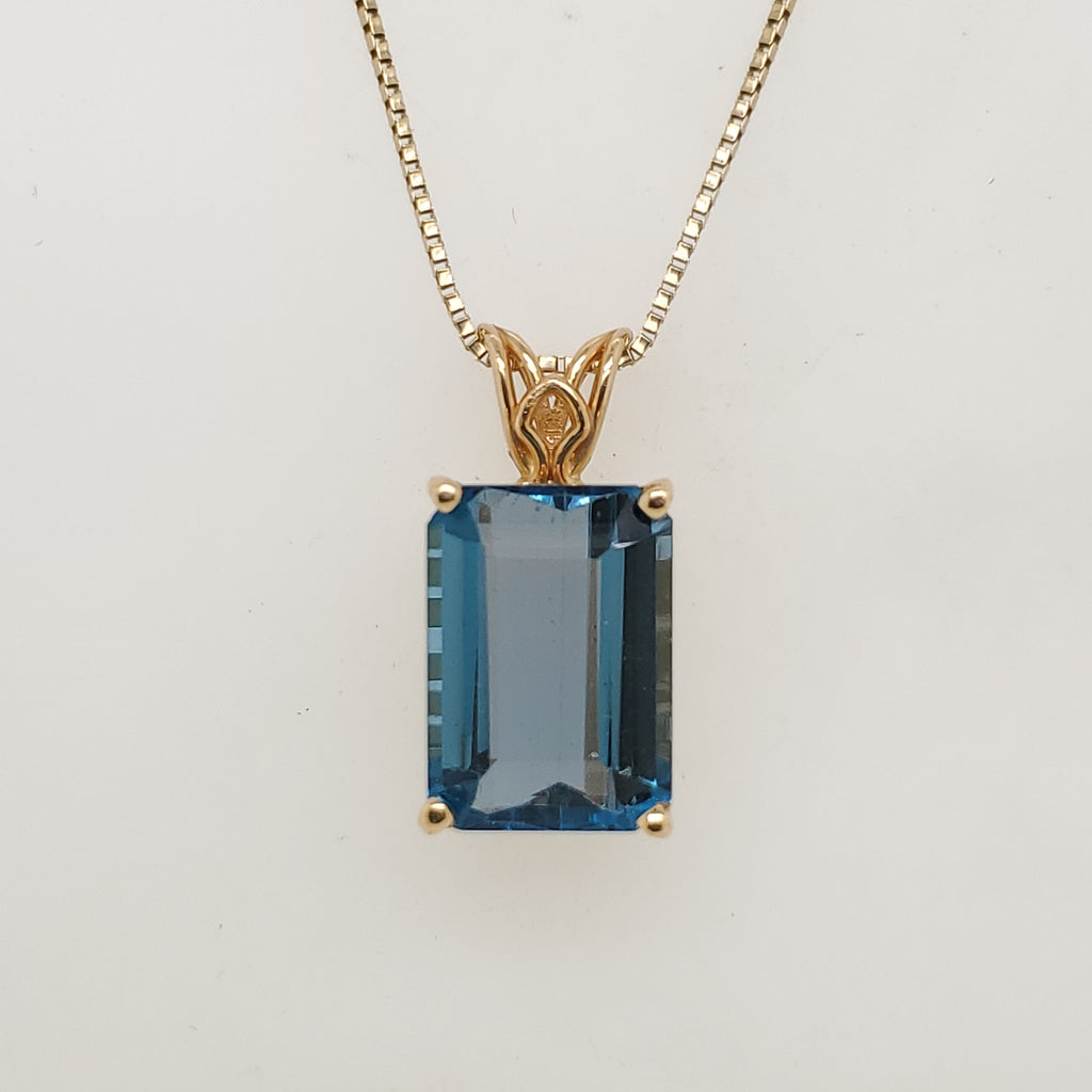14kt Yellow Gold London Blue Topaz Pendant Necklace