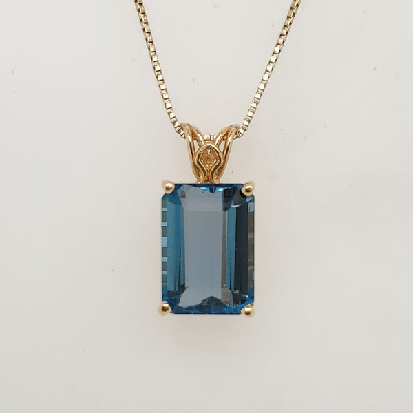 14kt Yellow Gold London Blue Topaz Pendant Necklace