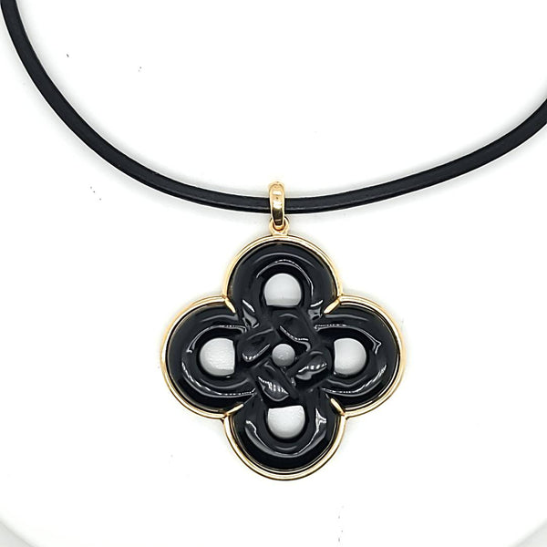 14kt Yellow Gold Carved Onyx Knotted Quatrefoil Neckalce