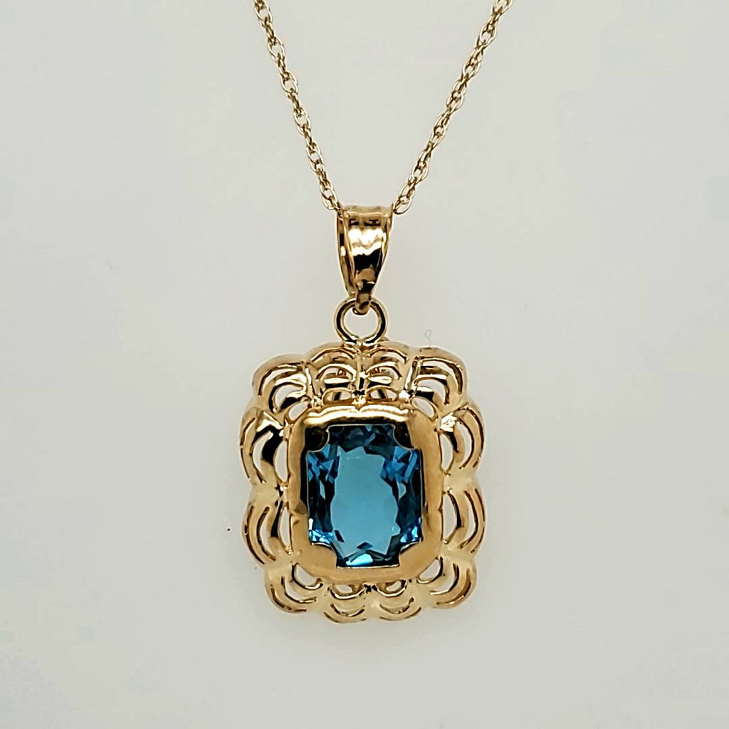 14kt Yellow Gold Blue Topaz Pendant