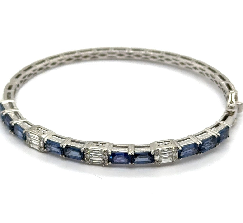 18kt White Gold 3.87Ctw Sapphire And Diamond Bangle Bracelet