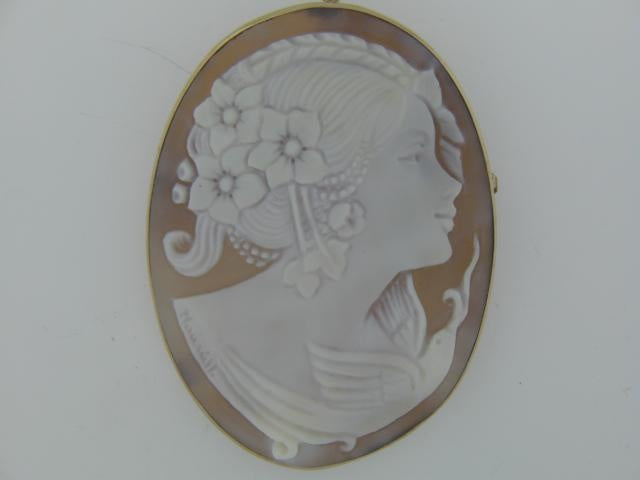 Cameo White Lds Head On Brown Background 14Kt Yg