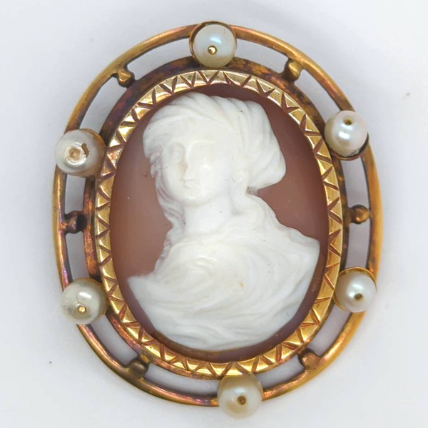 Antique 18Kt Gold Cameo Brooch/Pendant