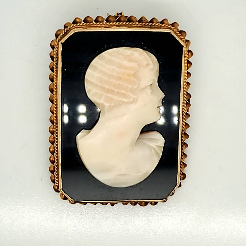 1920s Art Deco 14kt yellow gold onyx and mother of pearl cameo