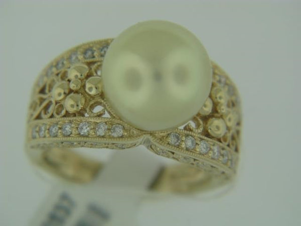 14Kt Gold Pearl & Diamond Ring