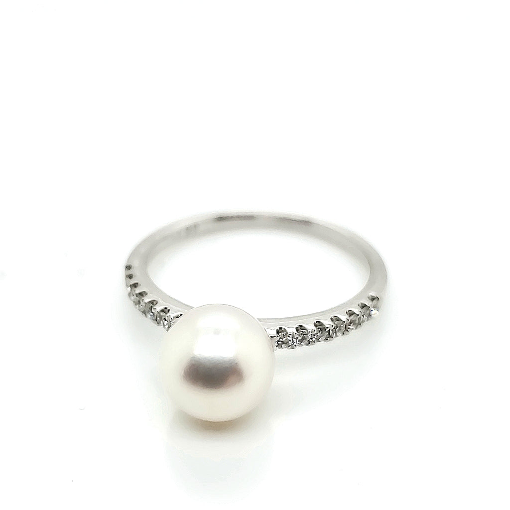 14kt white gold 8mm cultured Akoya pearl and diamond ring
