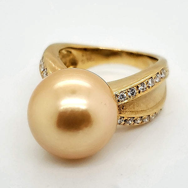 18kt yellow Gold Golden Tahitian Pearl and Diamond Ring