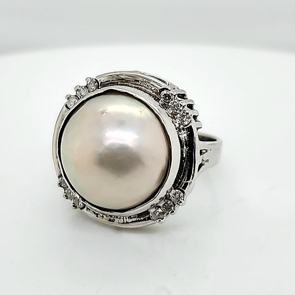 14kt White Gold Mobe Pearl and Diamond Ring