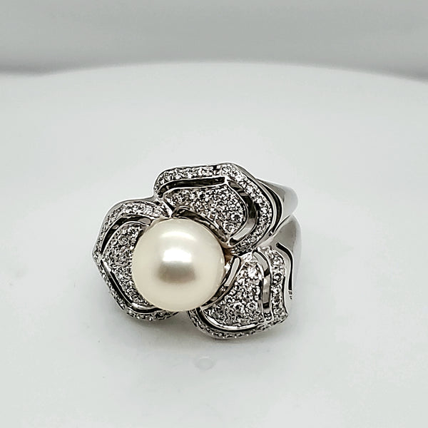 14kt White gold Pearl and Diamond Ring