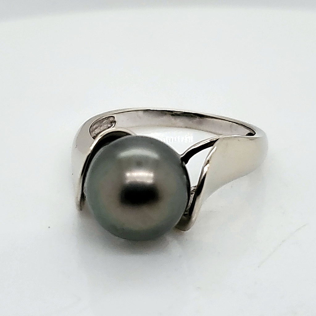 14kt White gold Black Tahitian Pearl Ring