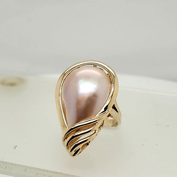 14kt Yellow Gold Mobe Pearl Ring