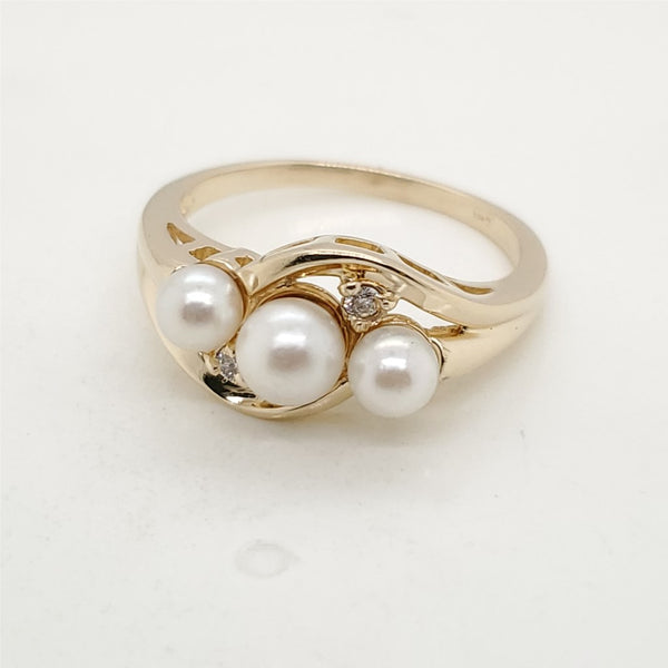 14kt Gold Pearl and Diamond Ring