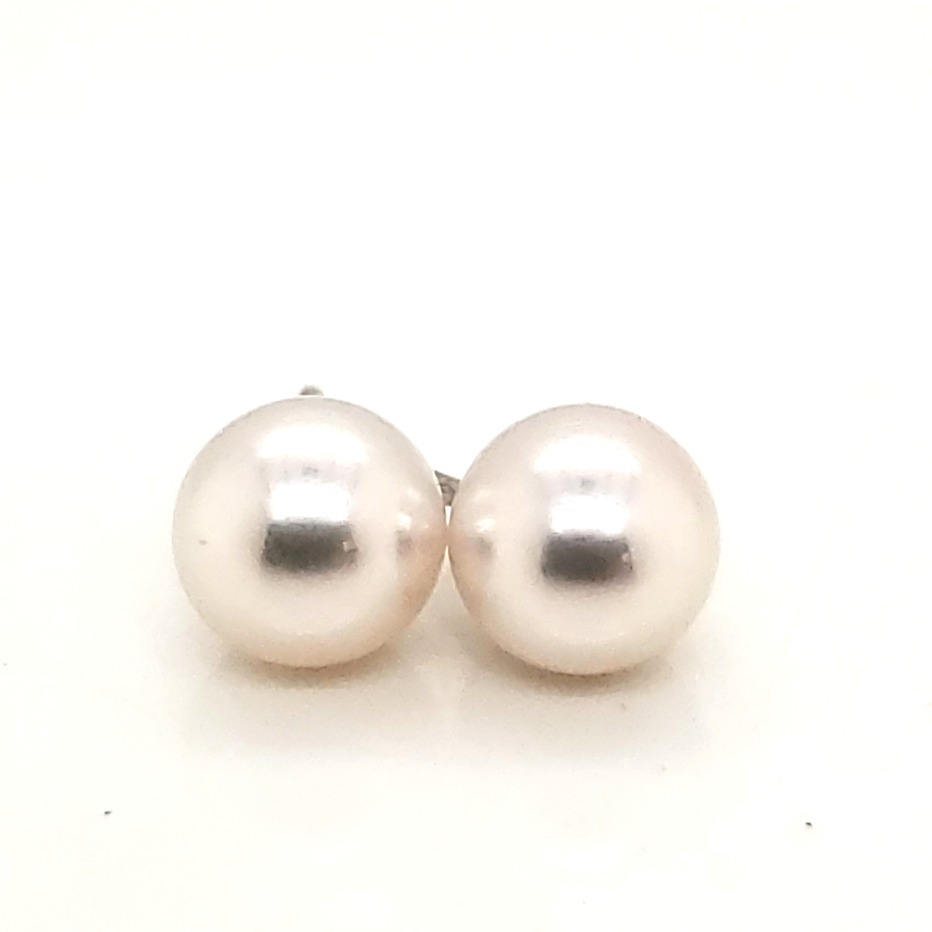 18kt White Gold Mikimoto 7.2mm pearl stud earrings