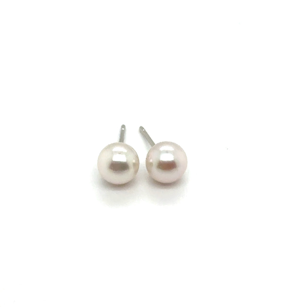 14kt White Gold Pearl Studs.