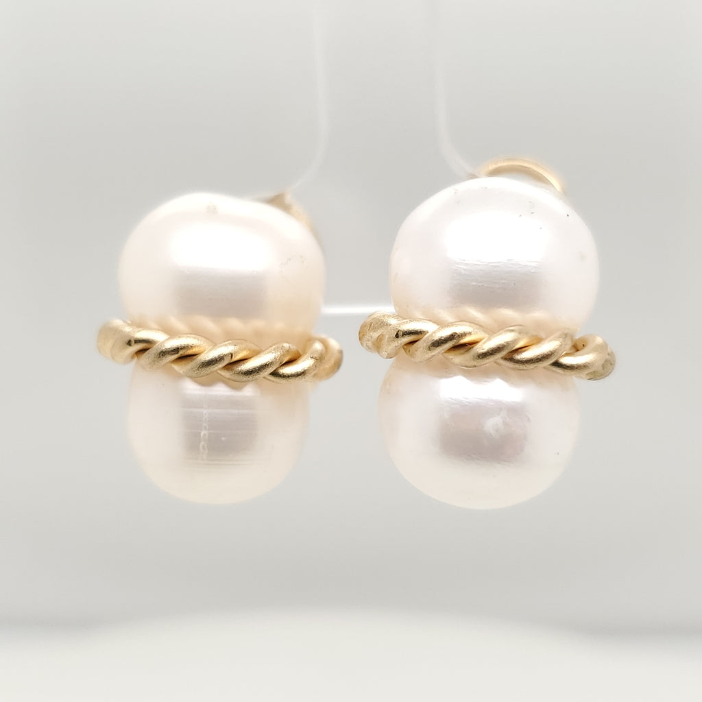 14kt Yellow Gold Pearl Earrings