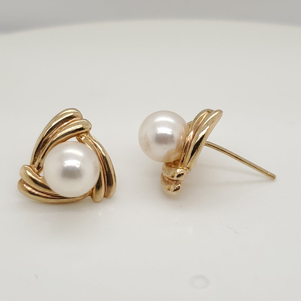 14kt Yellow Gold Pearl earrings