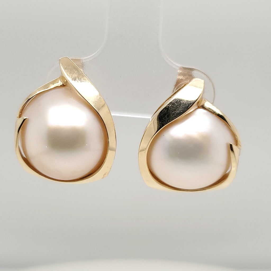 14kt Yellow Gold 13.5mm Mabe Pearl Earrings
