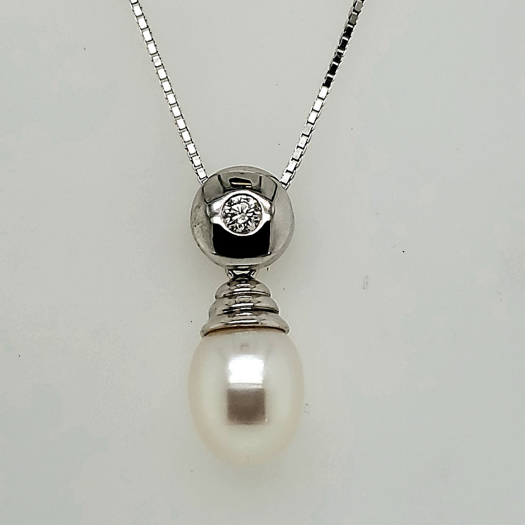 14kt White Gold Pearl and Diamond Pendant Necklace