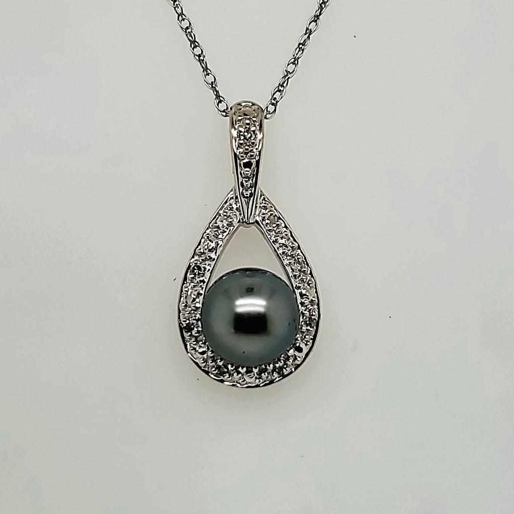 14kt White gold Black Pearl and Diamond Pendant Neckalce