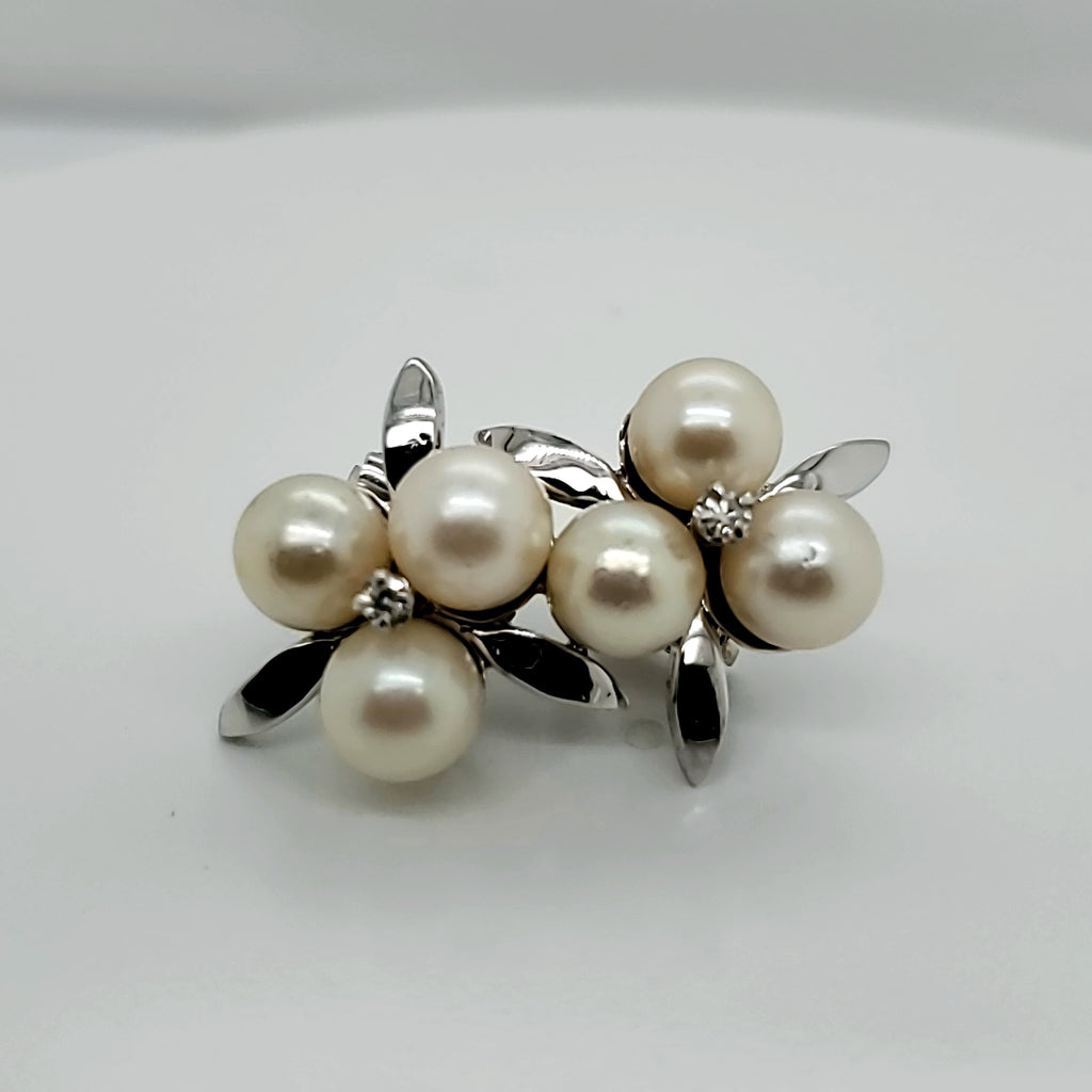 14Kt White Gold Pearl And Diamond Pearl Gatherer