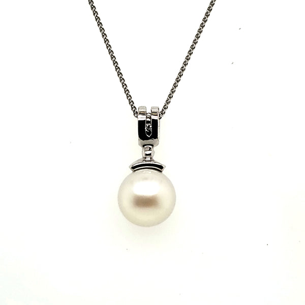 14kt White gold Pearl and Diamond Pendant Necklace