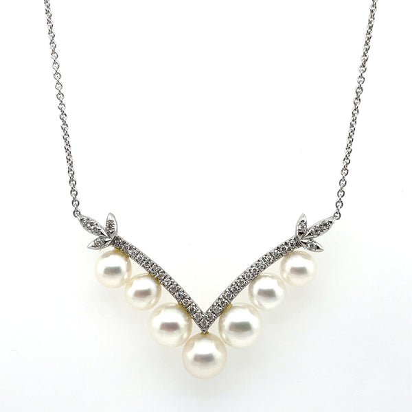 18kt White Gold Freshwater Pearl And Diamond Necklace