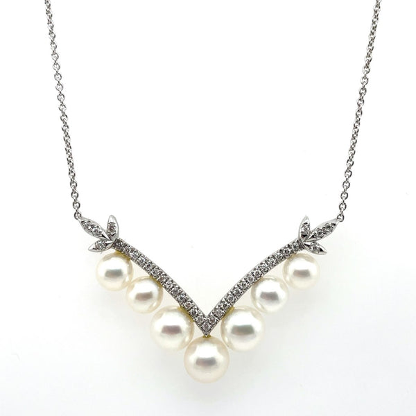 18kt White Gold Freshwater Pearl And Diamond Necklace