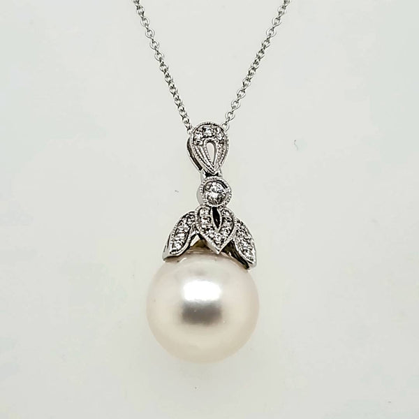 18kt White gold South seas Pearl and Diamond Pendant Necklace