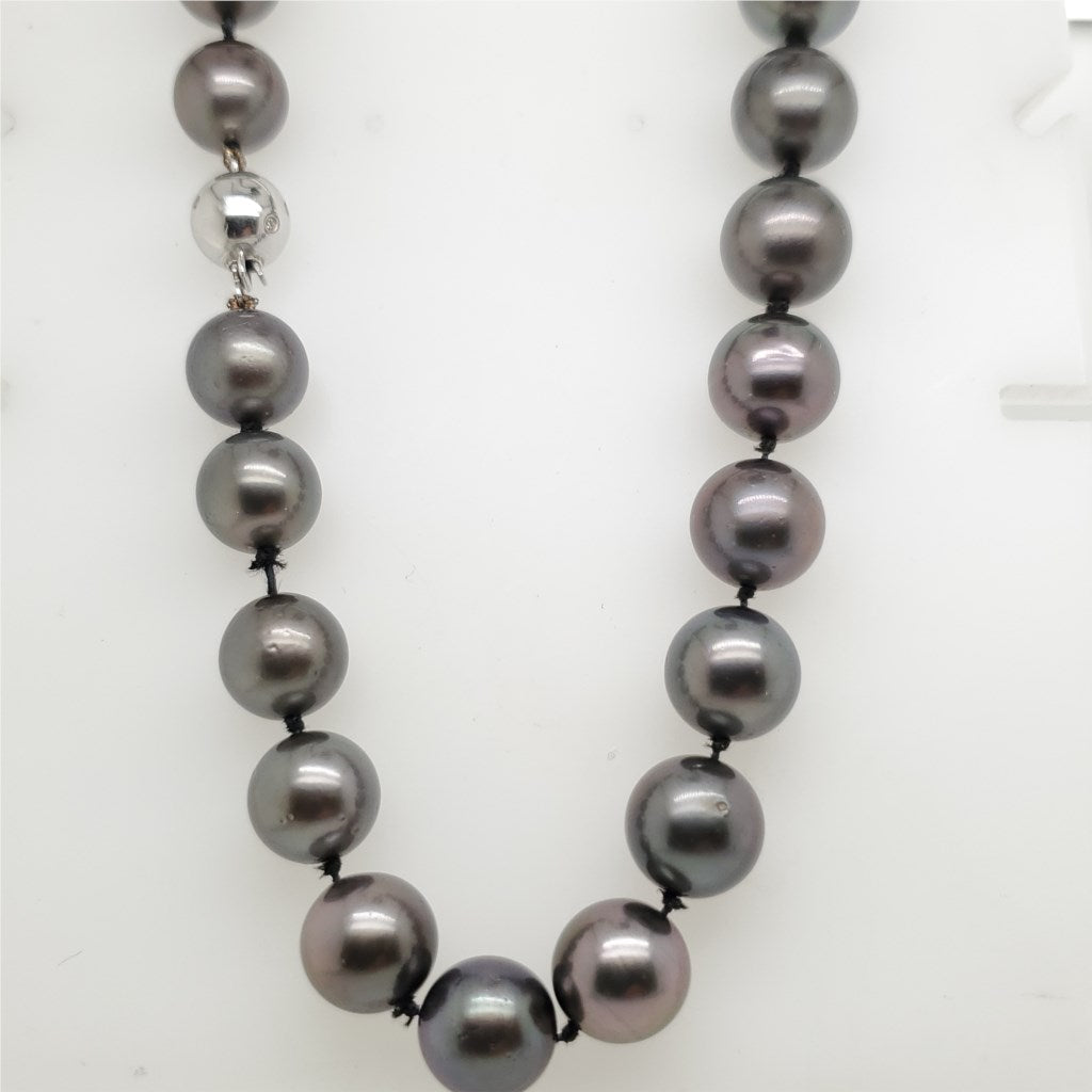 18"" Strand black Tahitian Pearl Necklace