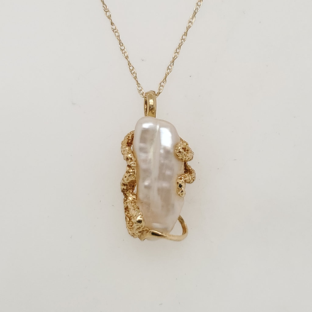 14kt Yellow Gold Pearl Pendant