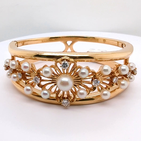 14Kt Yellow Gold Numbered Wide Pearl And Diamond Bangle Bracelet