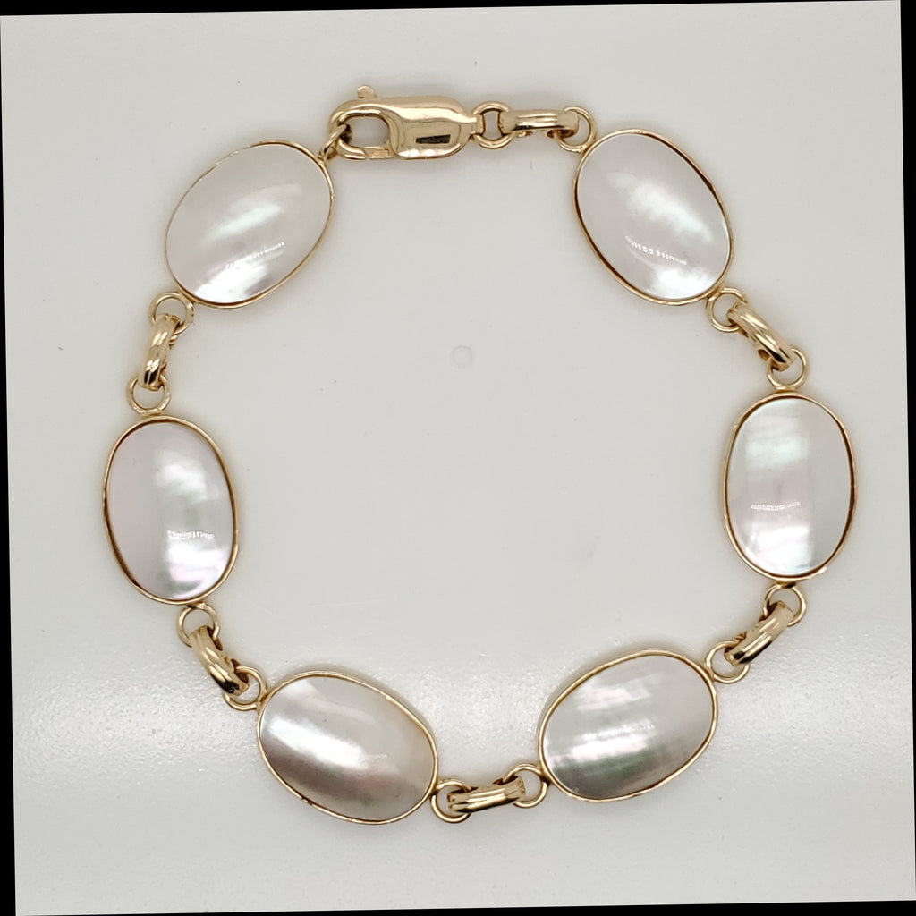 14kt Yellow Gold Mobe Pearl Bracelet