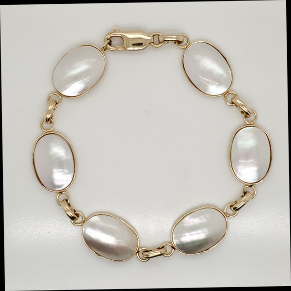 14kt Yellow Gold Mobe Pearl Bracelet