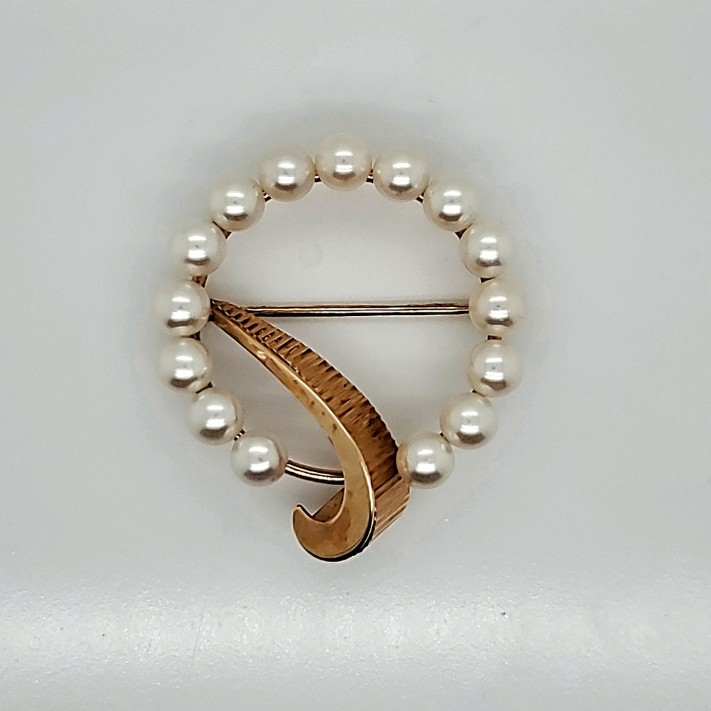 Vintage 14kt Yellow Gold and Pearl Circle Brooch