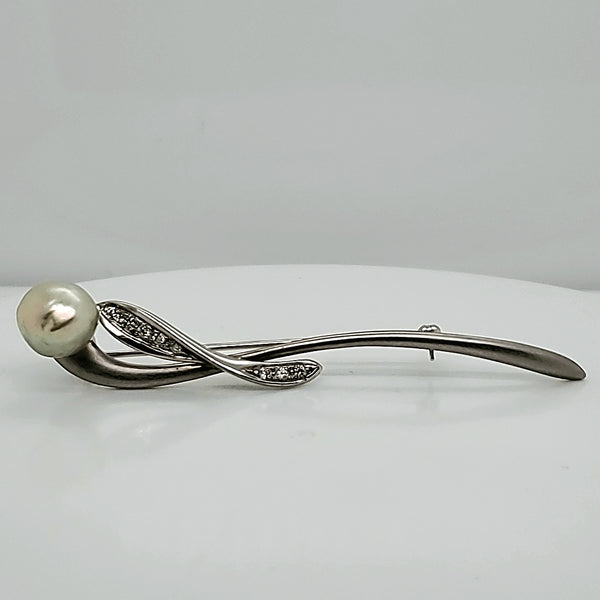 18kt White Gold Pearl and Diamond Brooch