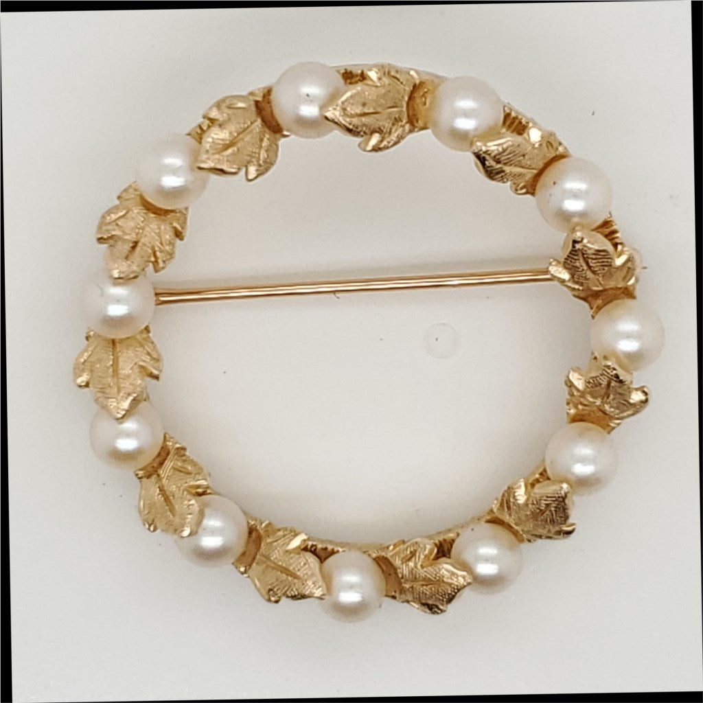 14kt Yellow Gold Pearl Circle Brooch