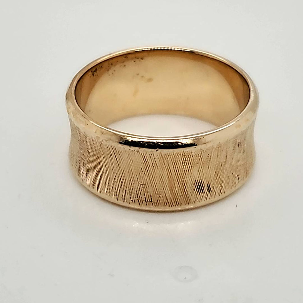 Vintage 8.2mm Convex Wedding Band in 14kt Yellow Gold