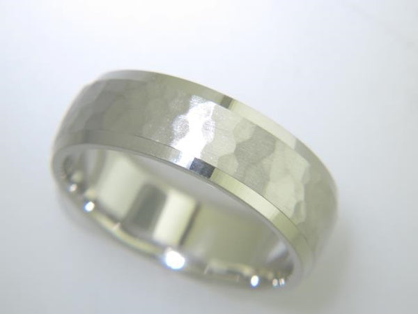 14Ktwg 7Mm Hammered Novell Mens Wedding Band 9.4Gr