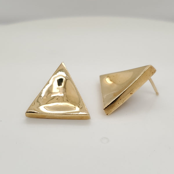 14kt Yellow gold Concave Triangle Stud Earrings