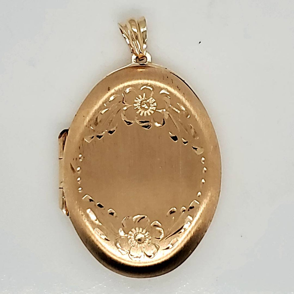 14kt Yellow Gold Oval Engraved Locket