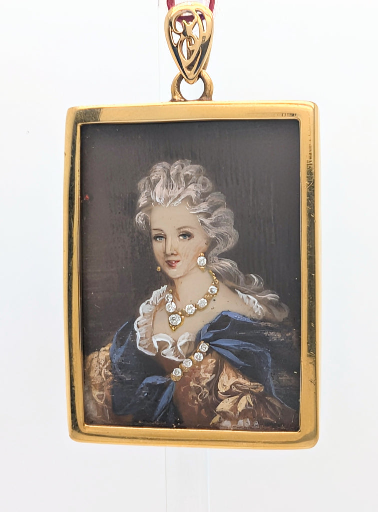 18kt Yellow Gold Portrait Pendant