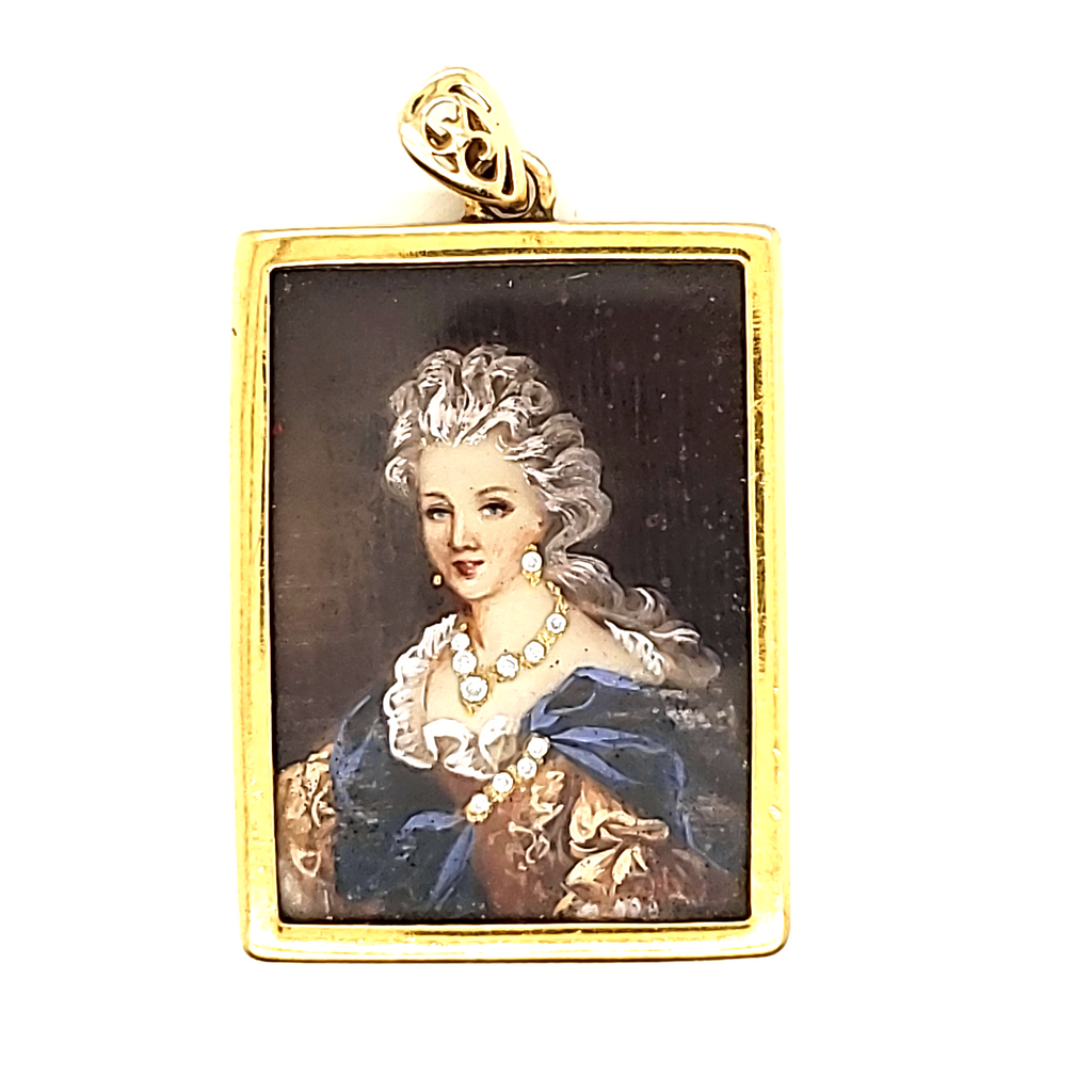 18kt Yellow Gold Portrait Pendant