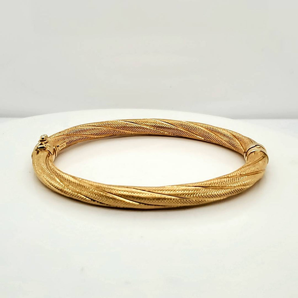 Brev 18kt Yellow Gold Bangle Bracelet