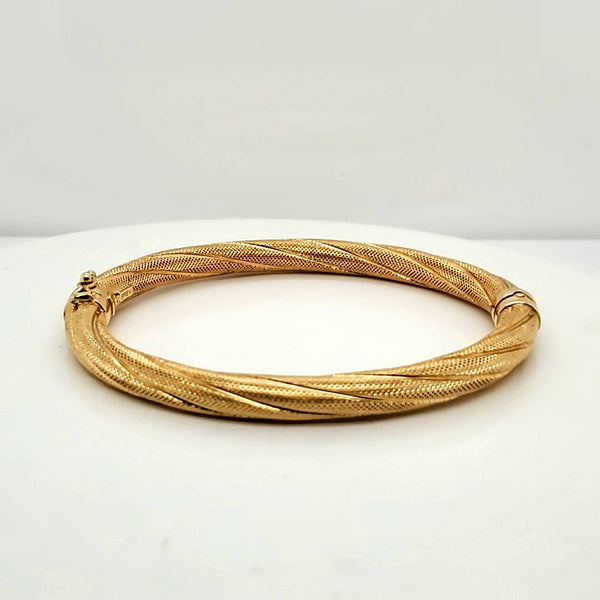 Brev 18kt Yellow Gold Bangle Bracelet