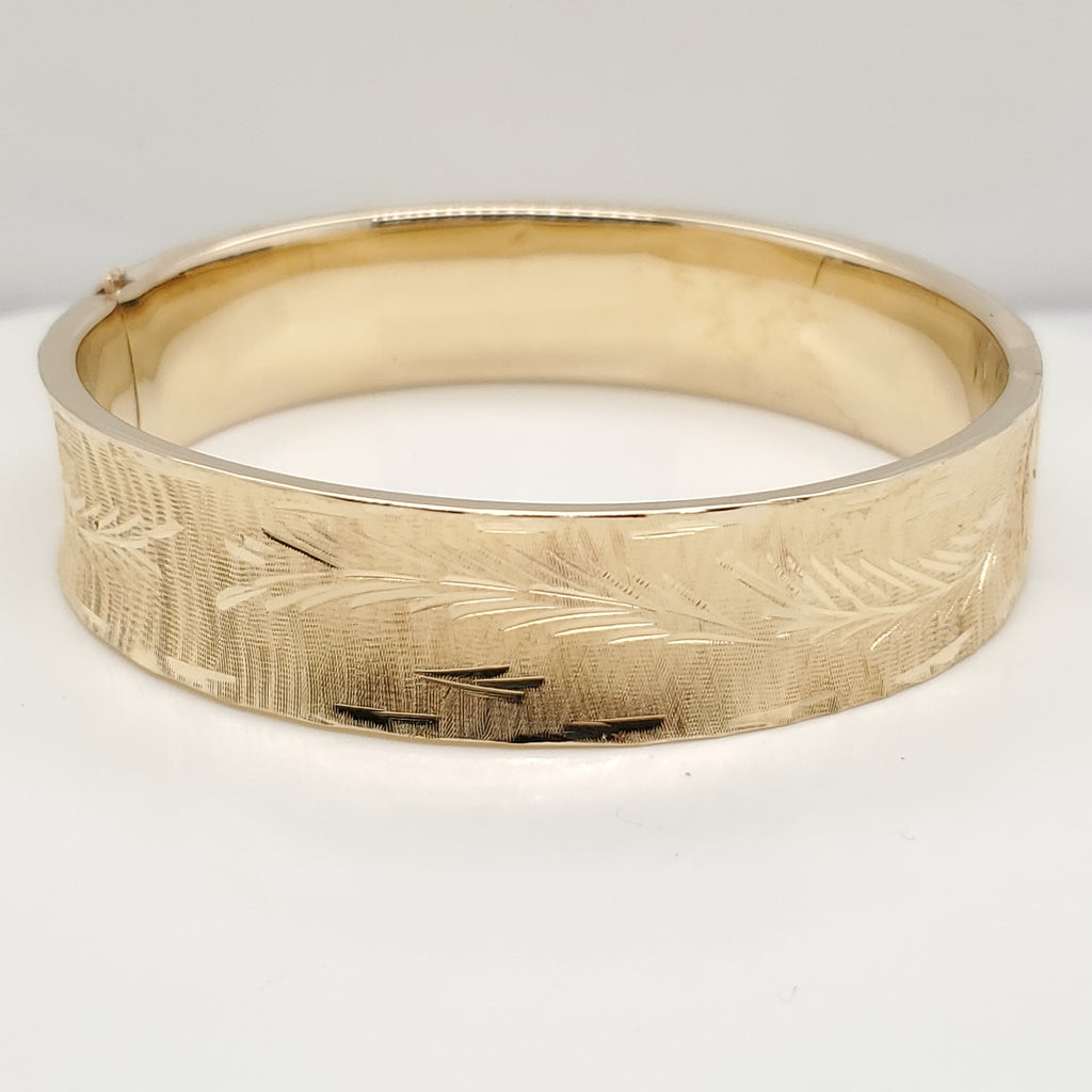 14kt yellow gold bangle bracelet