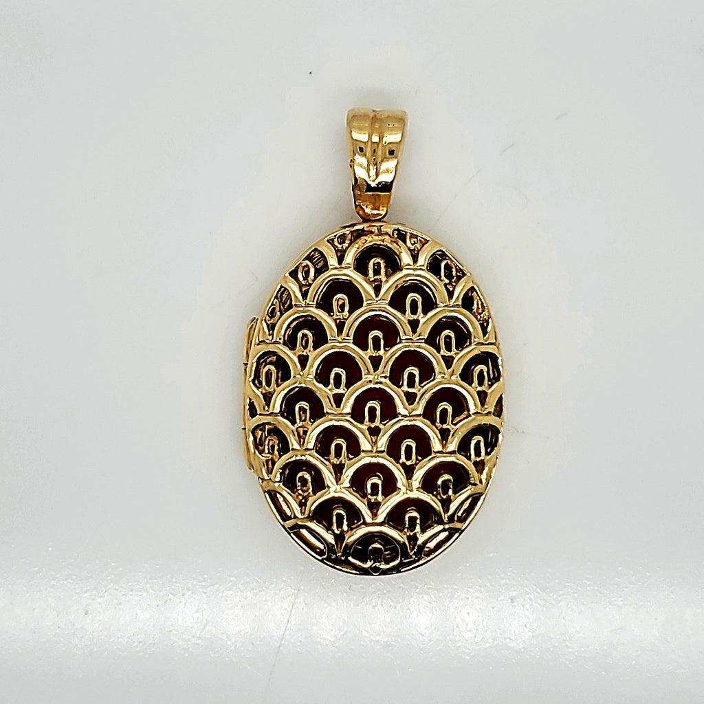 William J Pellow 18kt Yellow Gold Oval Locket