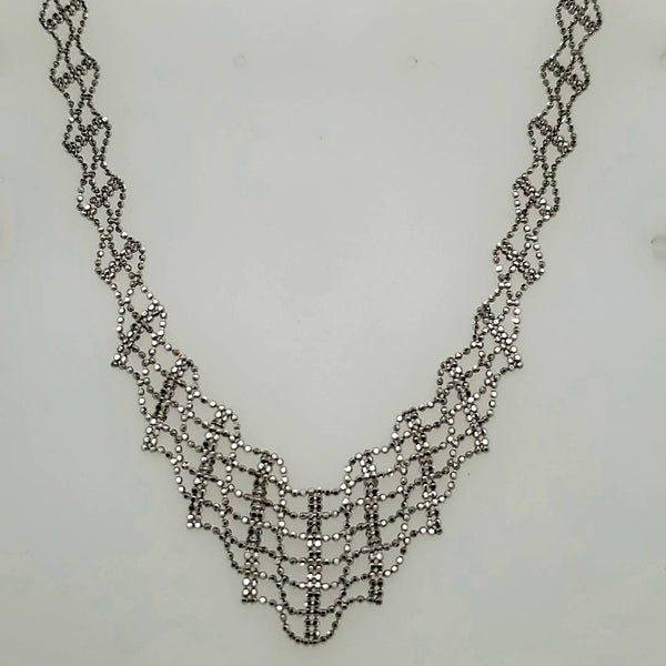 14kt White Gold Mesh V Necklace